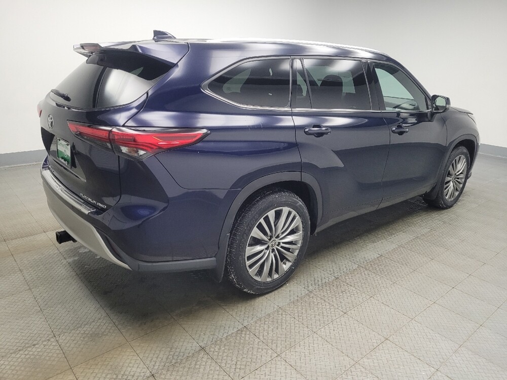 2021 Toyota Highlander in Mishawaka, IN 46545 - 18119723 10