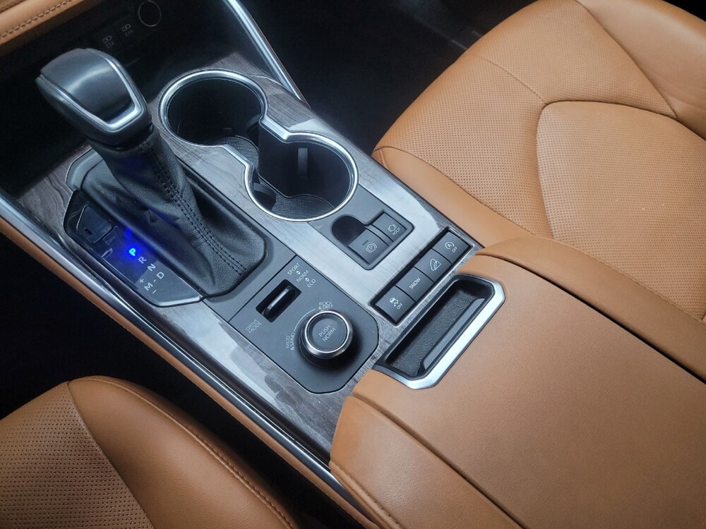 2021 Toyota Highlander in Mishawaka, IN 46545 - 18119723 26