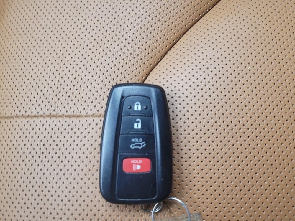 2021 Toyota Highlander in Mishawaka, IN 46545 - 18119723 32