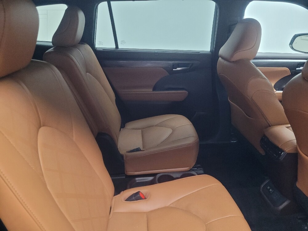 2021 Toyota Highlander in Mishawaka, IN 46545 - 18119723 19