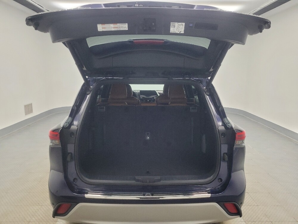 2021 Toyota Highlander in Mishawaka, IN 46545 - 18119723 29