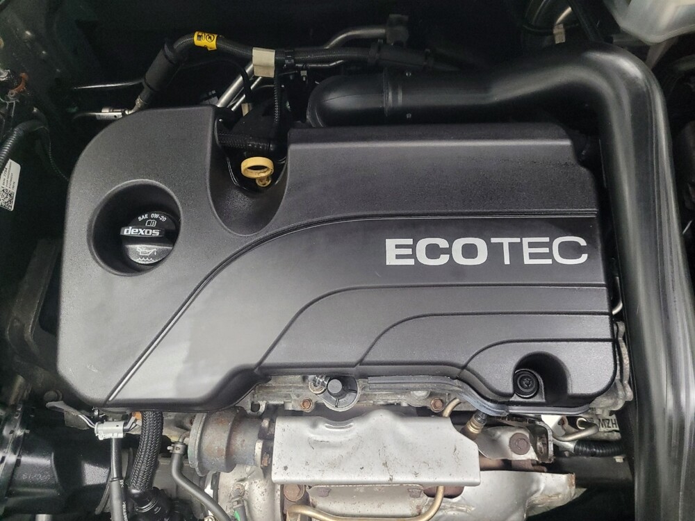 2018 Chevrolet Equinox in Indianapolis, IN 46222 - 18119731 30