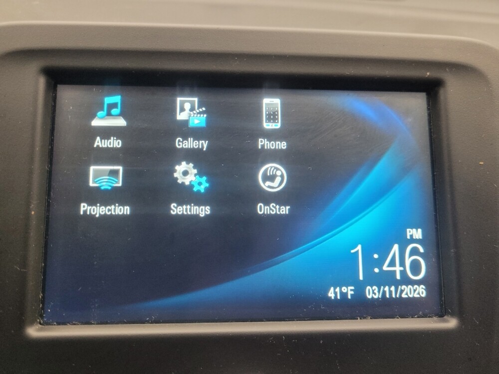 2018 Chevrolet Equinox in Indianapolis, IN 46222 - 18119731 25