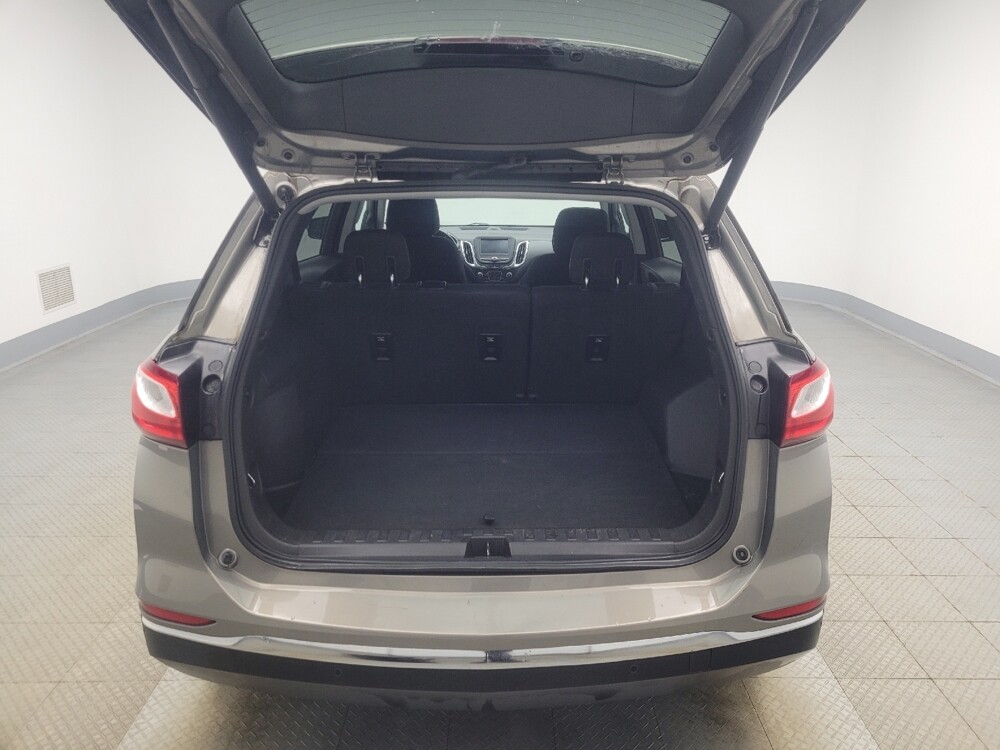 2018 Chevrolet Equinox in Indianapolis, IN 46222 - 18119731 29