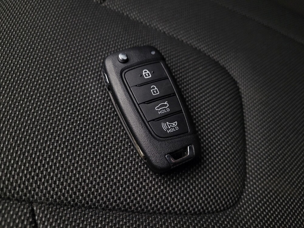 2025 Hyundai Elantra in Phoenix, AZ 85015 - 18119733 32