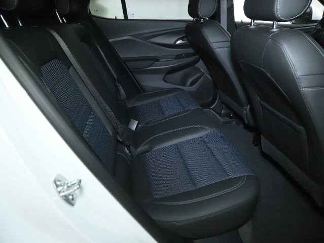 2025 Buick Envista in Bedford, OH 44146 - 18119786 32