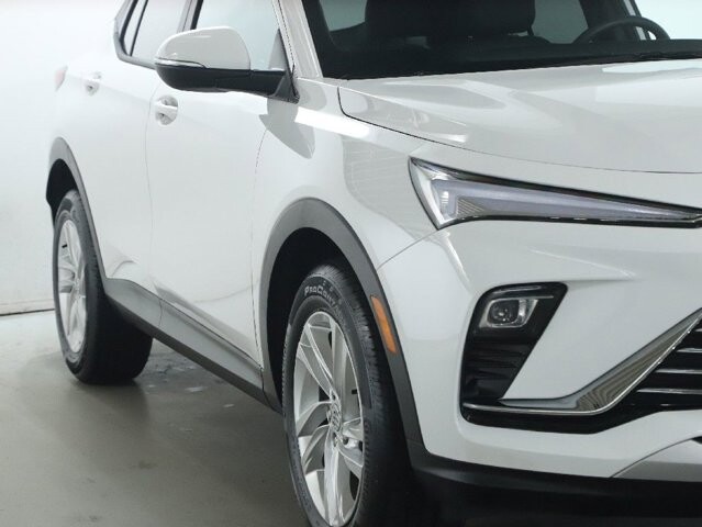 2025 Buick Envista in Bedford, OH 44146 - 18119786 8