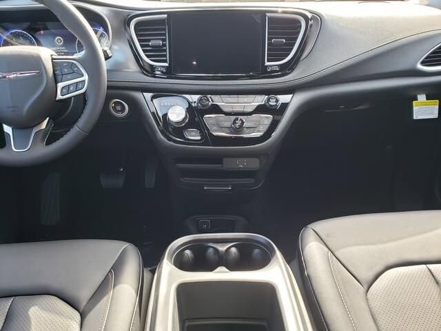 2026 Chrysler Pacifica in Bedford, OH 44146 - 18119791 8