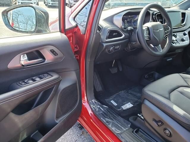 2026 Chrysler Pacifica in Bedford, OH 44146 - 18119791 6