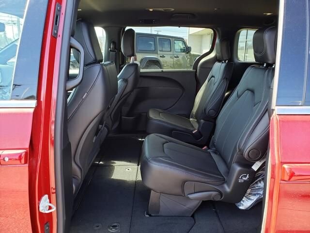 2026 Chrysler Pacifica in Bedford, OH 44146 - 18119791 7