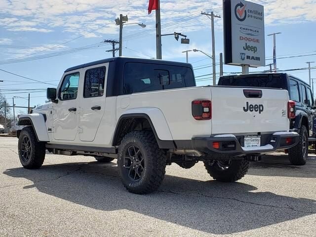 2026 Jeep Gladiator in Bedford, OH 44146 - 18119794 3