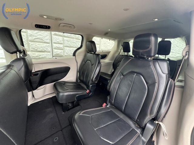 2017 Chrysler Pacifica in Decatur, GA 30032 - 18119805 39