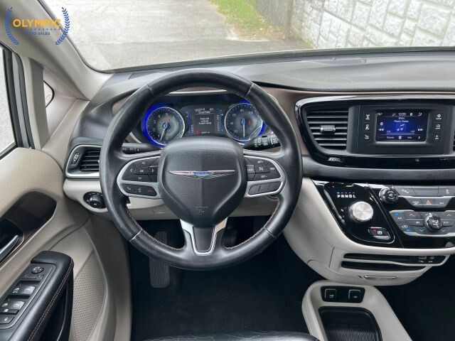 2017 Chrysler Pacifica in Decatur, GA 30032 - 18119805 22