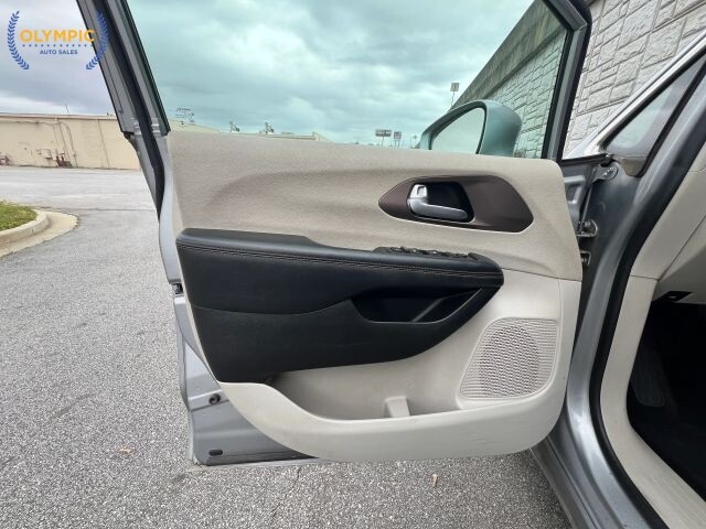 2017 Chrysler Pacifica in Decatur, GA 30032 - 18119805 45
