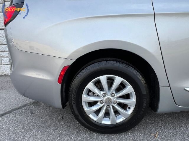 2017 Chrysler Pacifica in Decatur, GA 30032 - 18119805 11