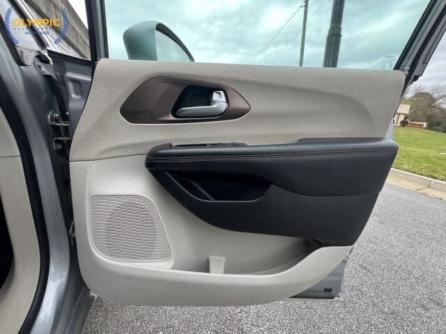 2017 Chrysler Pacifica in Decatur, GA 30032 - 18119805 46