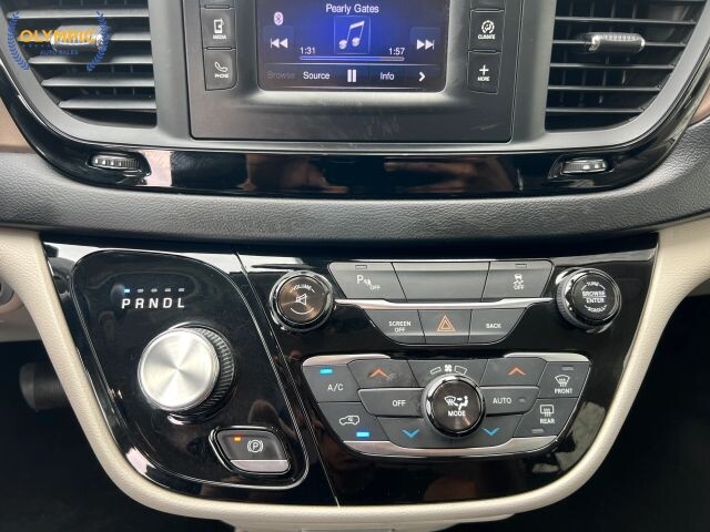 2017 Chrysler Pacifica in Decatur, GA 30032 - 18119805 29