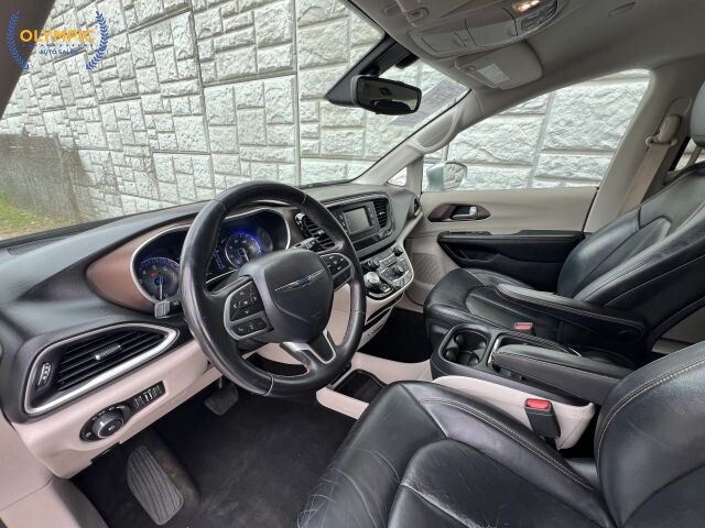 2017 Chrysler Pacifica in Decatur, GA 30032 - 18119805 19