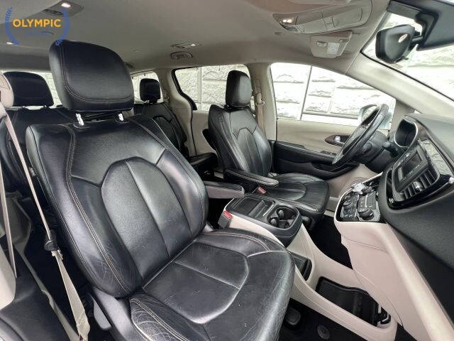 2017 Chrysler Pacifica in Decatur, GA 30032 - 18119805 38