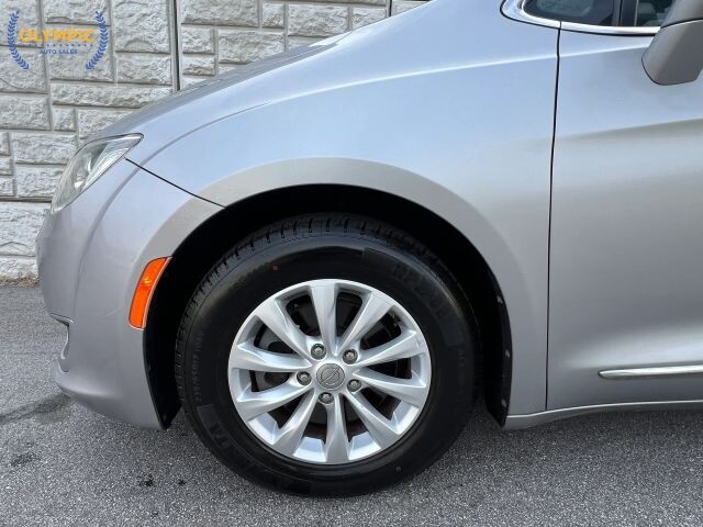 2017 Chrysler Pacifica in Decatur, GA 30032 - 18119805 9