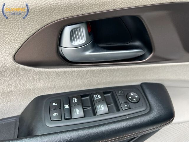 2017 Chrysler Pacifica in Decatur, GA 30032 - 18119805 32