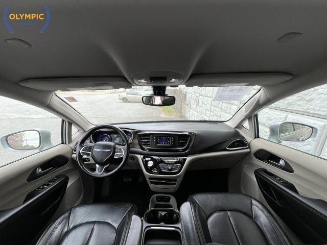 2017 Chrysler Pacifica in Decatur, GA 30032 - 18119805 20