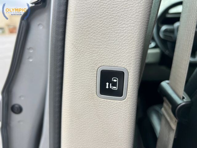 2017 Chrysler Pacifica in Decatur, GA 30032 - 18119805 34