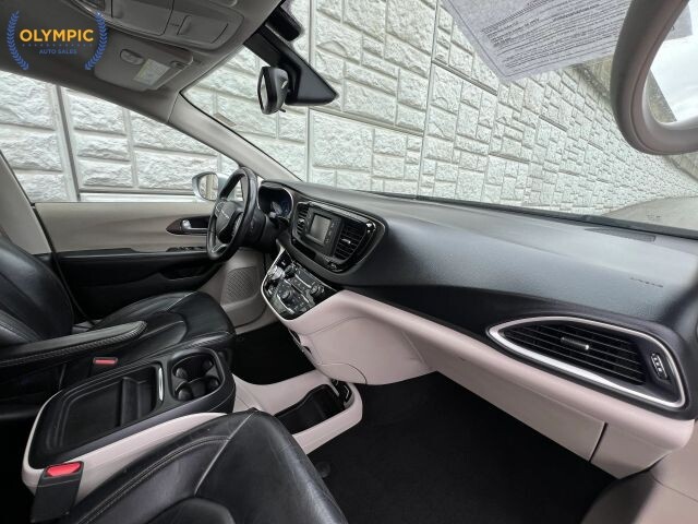 2017 Chrysler Pacifica in Decatur, GA 30032 - 18119805 21