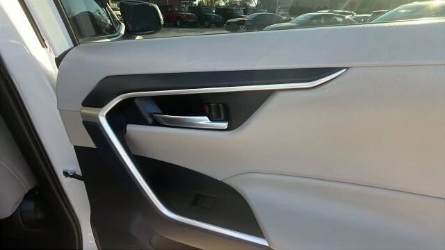 2019 Toyota RAV4 in Greenville, SC 29607 - 18119813 21