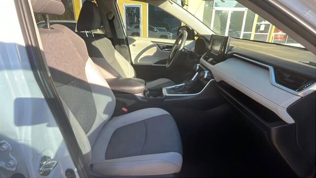 2019 Toyota RAV4 in Greenville, SC 29607 - 18119813 17