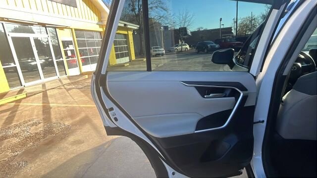 2019 Toyota RAV4 in Greenville, SC 29607 - 18119813 29