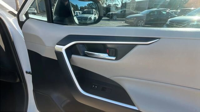 2019 Toyota RAV4 in Greenville, SC 29607 - 18119813 16