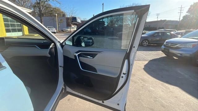 2019 Toyota RAV4 in Greenville, SC 29607 - 18119813 15