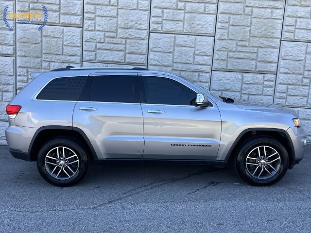 2017 Jeep Grand Cherokee in Decatur, GA 30032 - 18119816 7