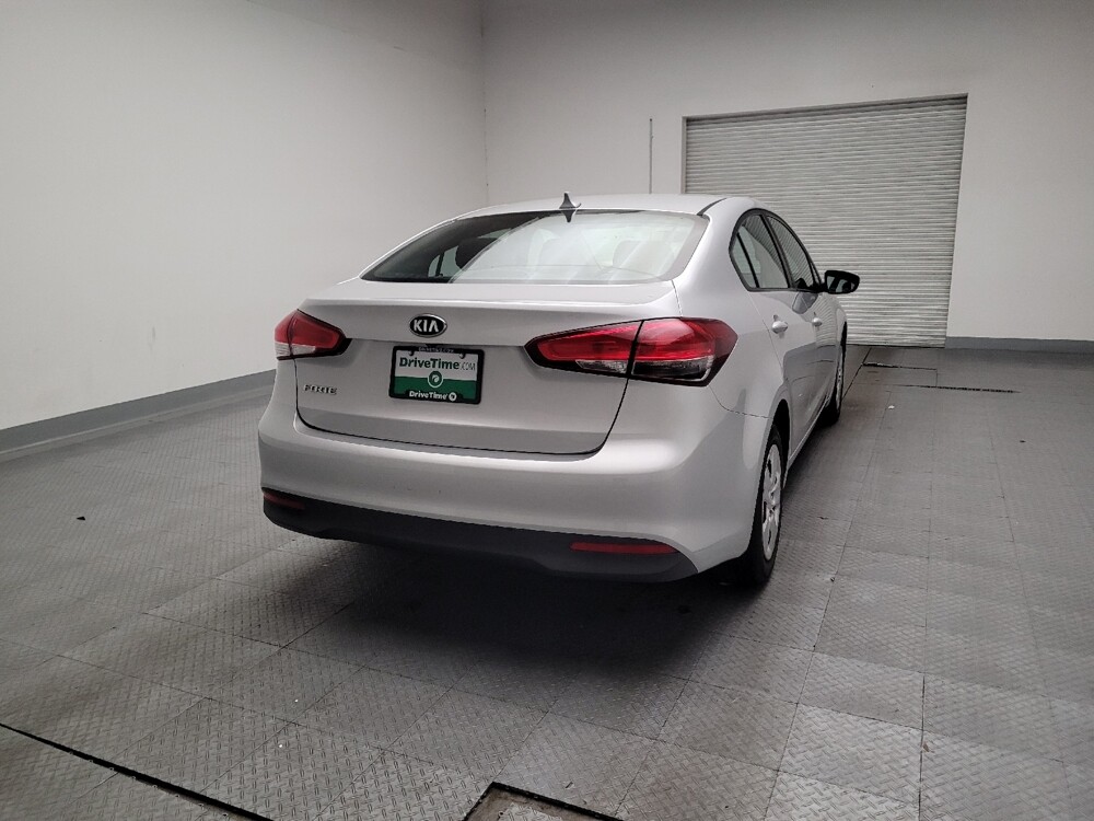 2018 Kia Forte in Downey, CA 90241 - 18119829 7