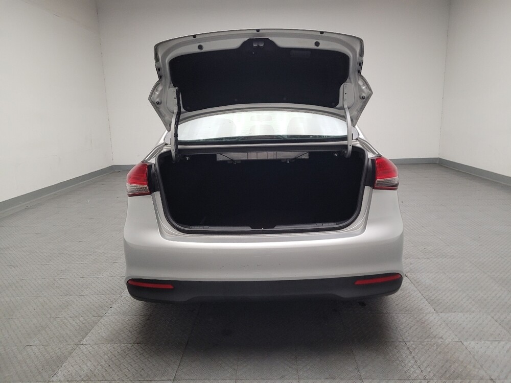 2018 Kia Forte in Downey, CA 90241 - 18119829 29