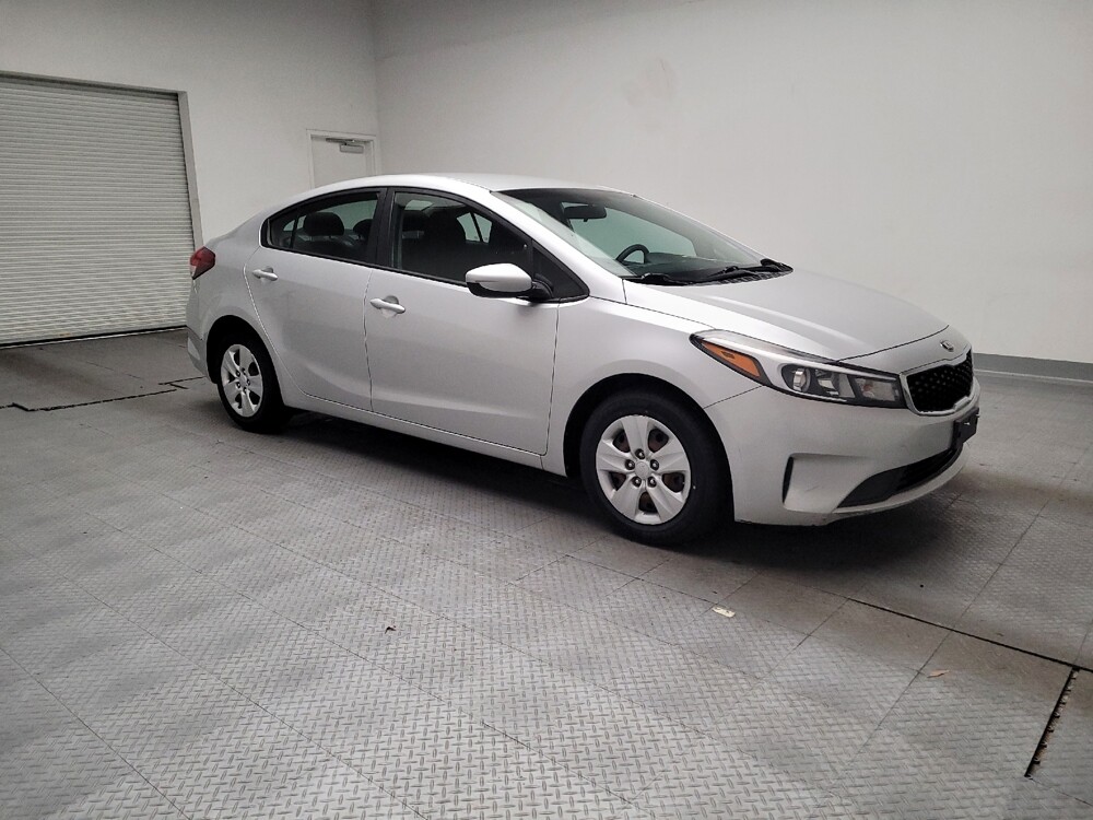 2018 Kia Forte in Downey, CA 90241 - 18119829 11