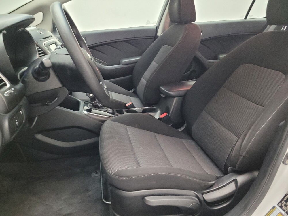 2018 Kia Forte in Downey, CA 90241 - 18119829 17