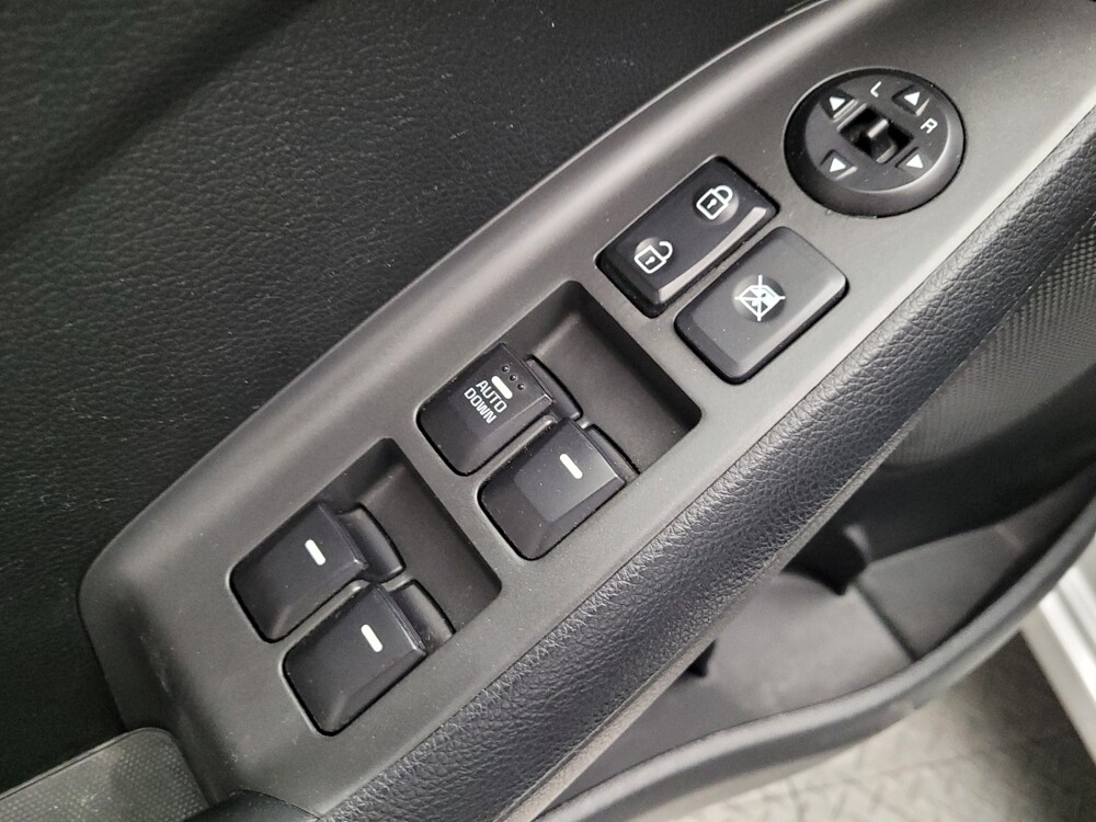 2018 Kia Forte in Downey, CA 90241 - 18119829 27