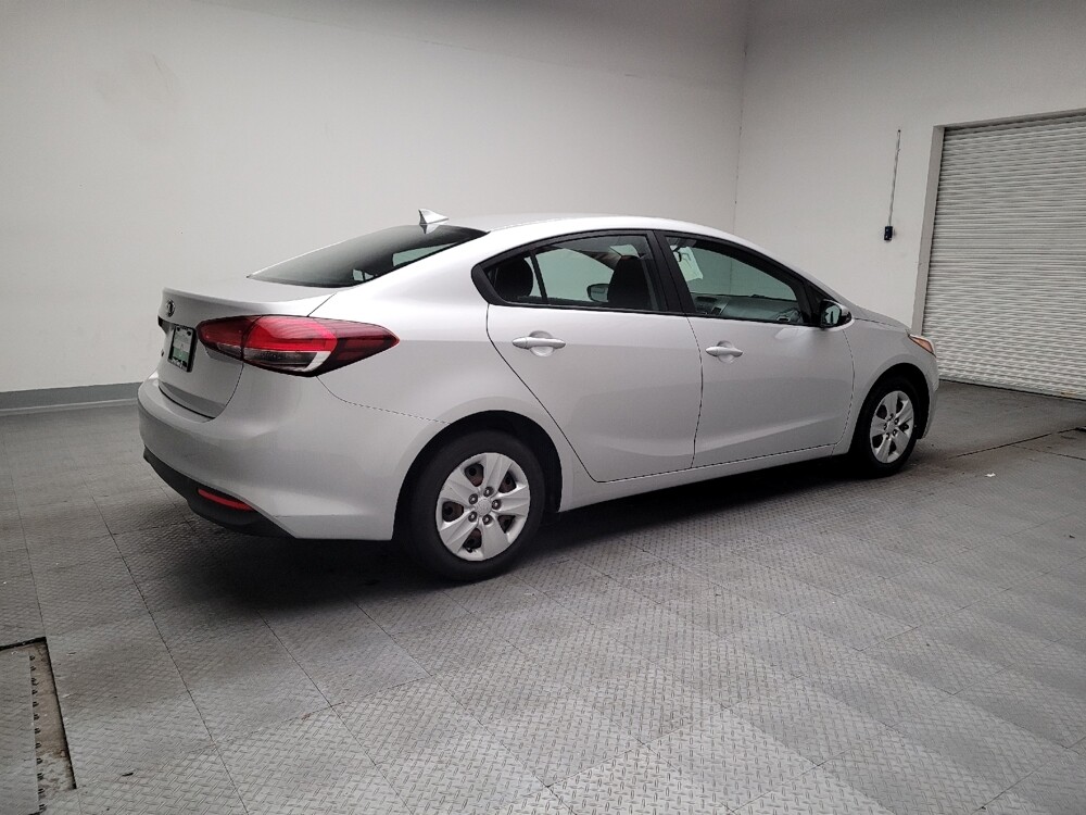 2018 Kia Forte in Downey, CA 90241 - 18119829 10