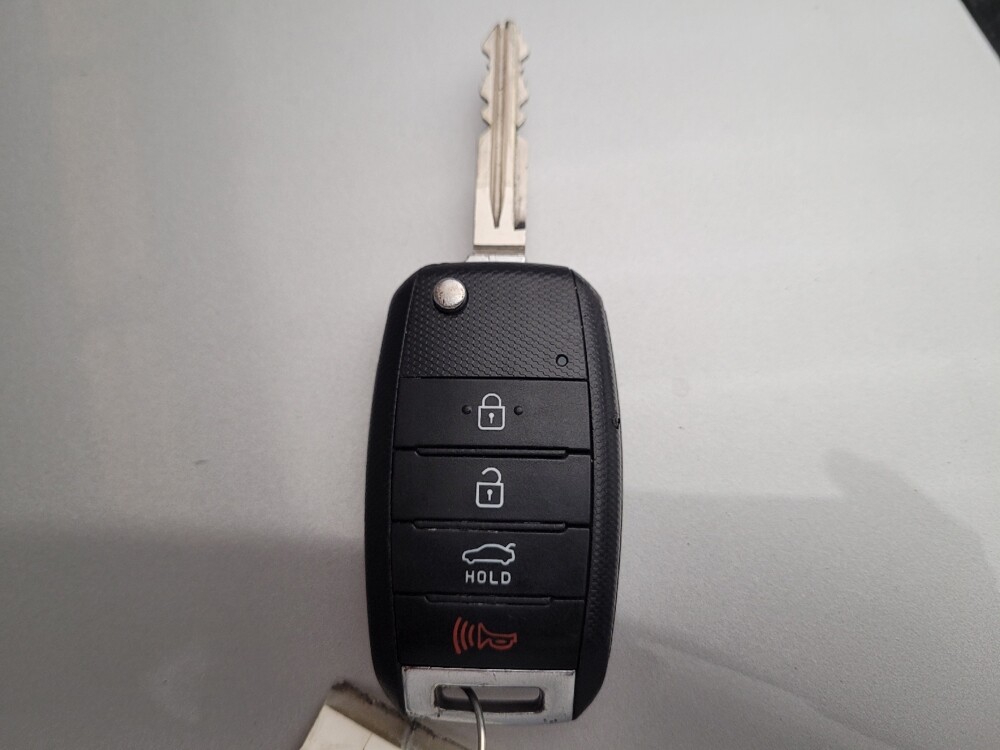 2018 Kia Forte in Downey, CA 90241 - 18119829 32