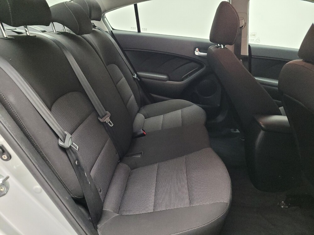 2018 Kia Forte in Downey, CA 90241 - 18119829 19