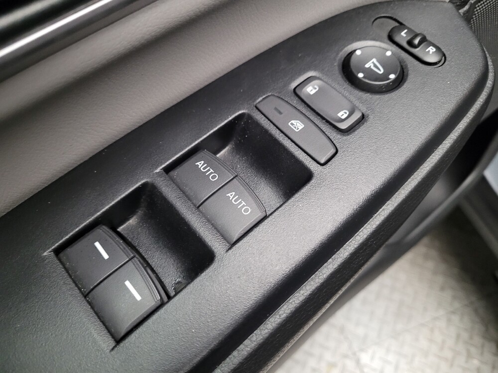 2018 Honda CR-V in Riverside, CA 92504 - 18119837 27