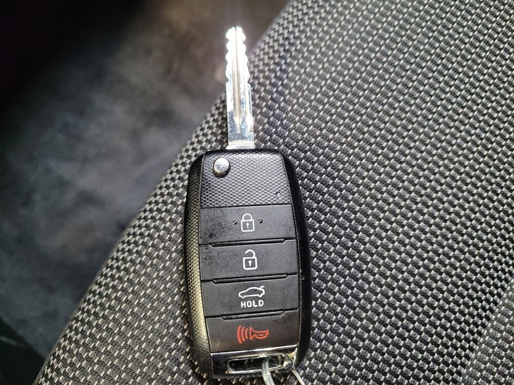 2018 Kia Forte in Torrance, CA 90504 - 18119847 32