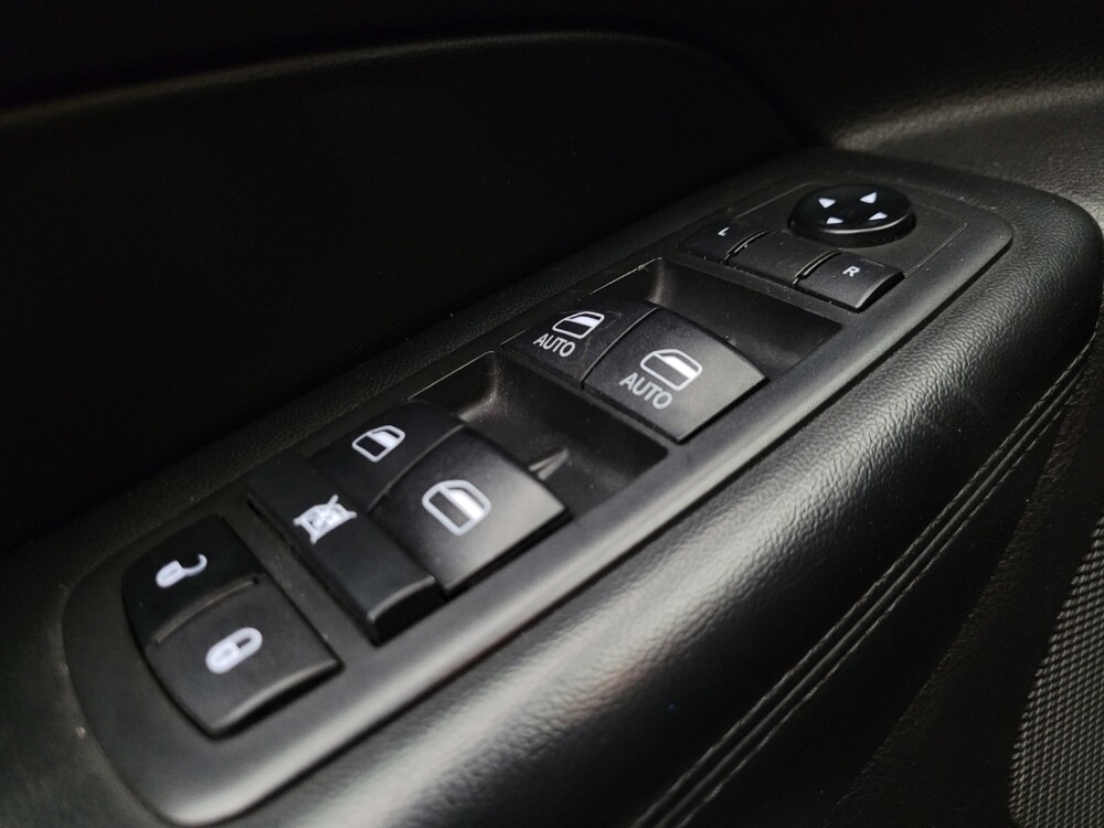 2021 Jeep Grand Cherokee in Glendale, AZ 85301 - 18119896 27