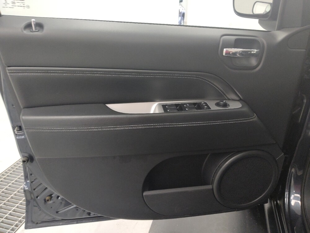 2015 Jeep Compass in St. Louis, MO 63136 - 18119985 27