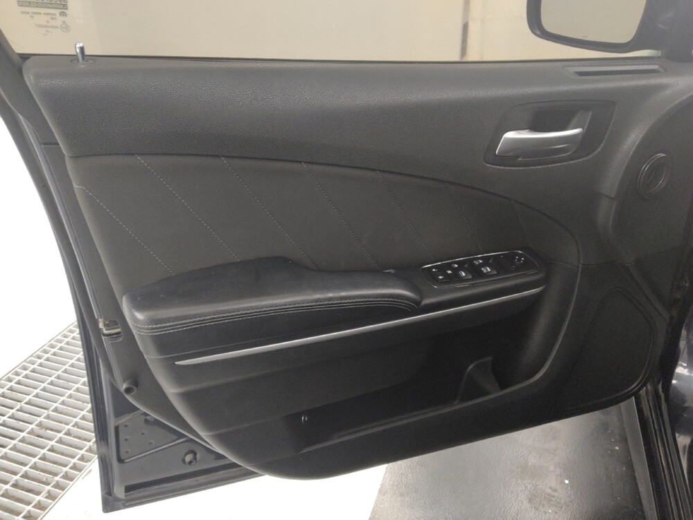2019 Dodge Charger in St. Louis, MO 63136 - 18119986 27