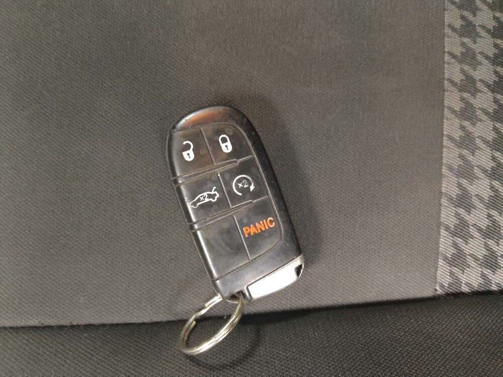 2019 Dodge Charger in St. Louis, MO 63136 - 18119986 32