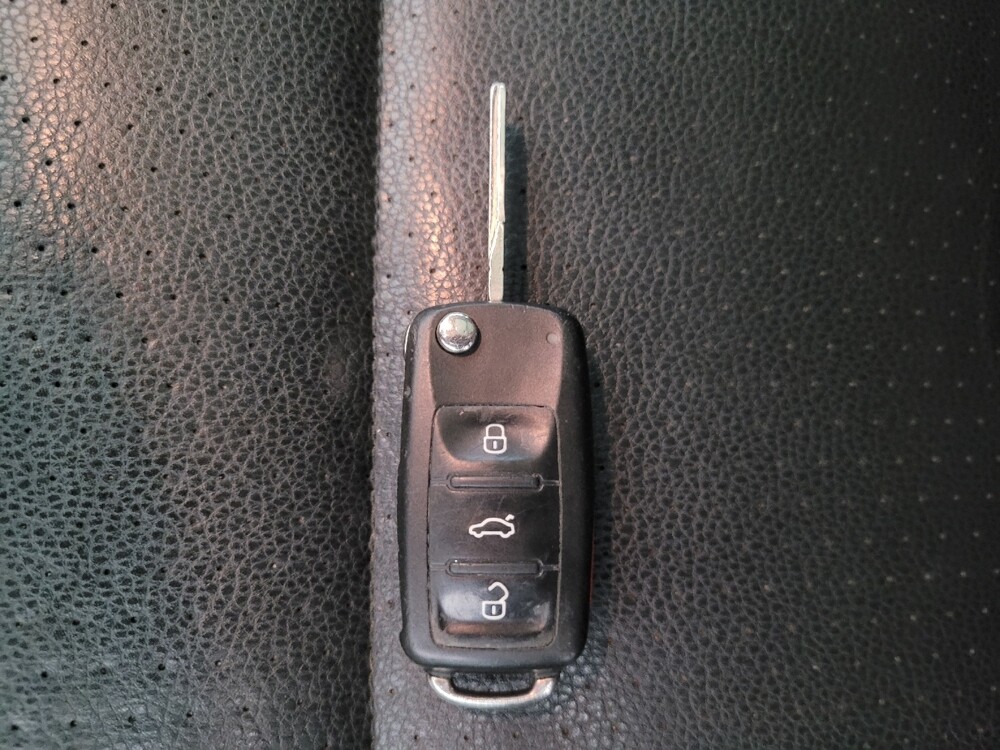 2013 Volkswagen Tiguan in Pittsburgh, PA 15236 - 18119989 32