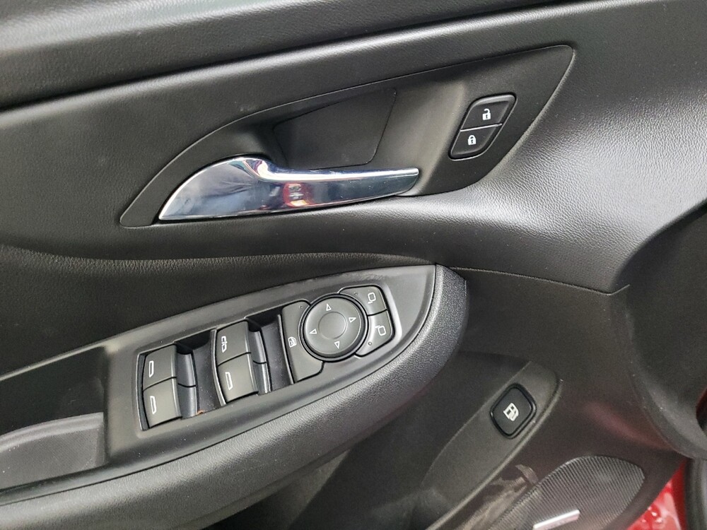 2018 Chevrolet Volt in Pittsburgh, PA 15236 - 18120008 27